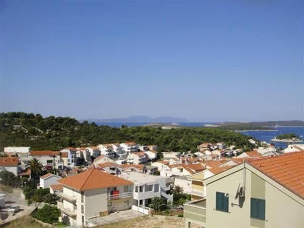 Apartments Mazuran Хвар Экстерьер фото